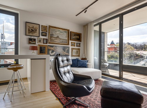 Slunný byt 2+kk s terasou v Rezidenci Churchill, Praha 2 - Vinohrady