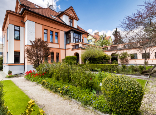 Historical villa with a garden, Prague 10 - Vinohrady
