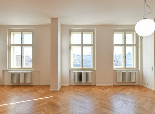 Sunny two-bedroom apartment, Prague 5 - Janáčkovo nábřeží