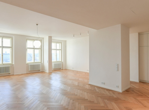 Sunny two-bedroom apartment, Prague 5 - Janáčkovo nábřeží