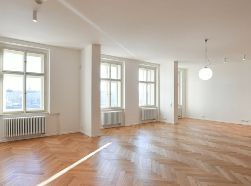 Sunny two-bedroom apartment, Prague 5 - Janáčkovo nábřeží