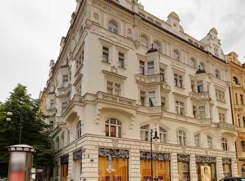 Luxusní zařízený byt k pronájmu v Pařížské ulici, Praha 1