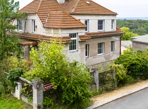 Pozemek s domem a projektem na výstavbu, Praha 4 - Braník